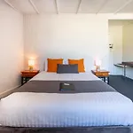 Silver Hills Motel