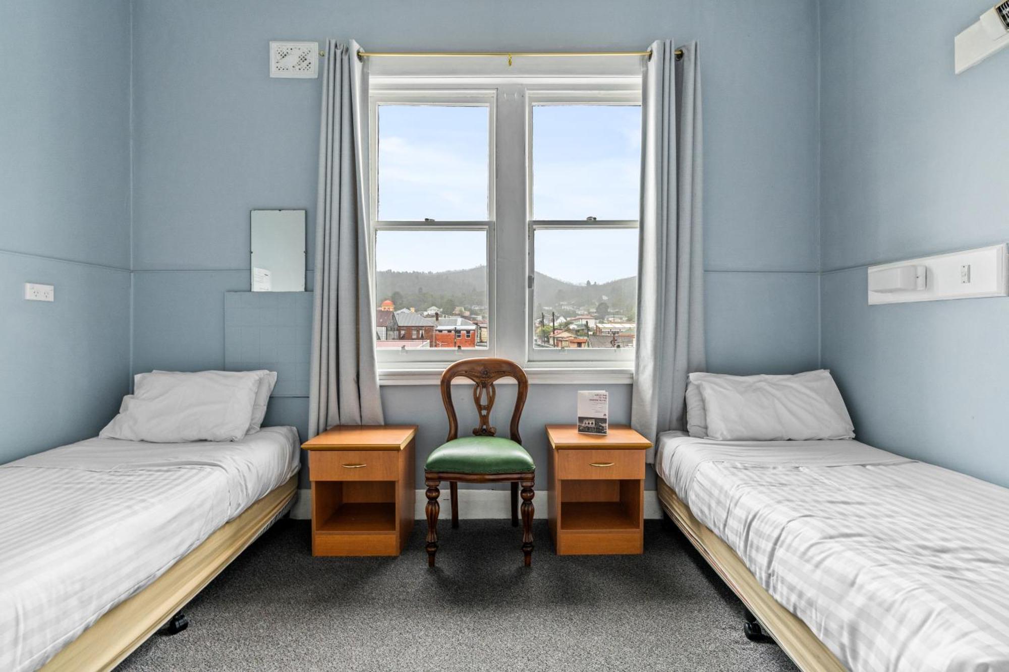 Empire Hotel 3*