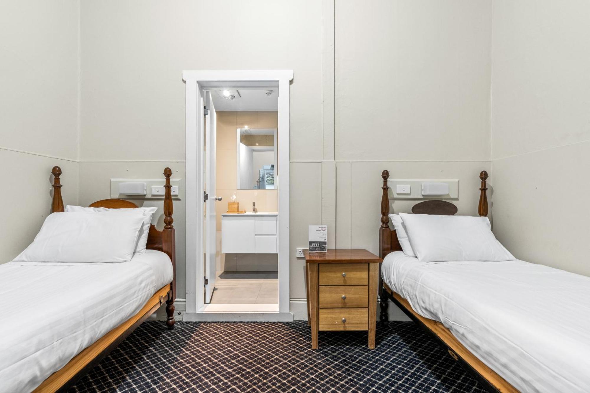 Empire Hotel 3*