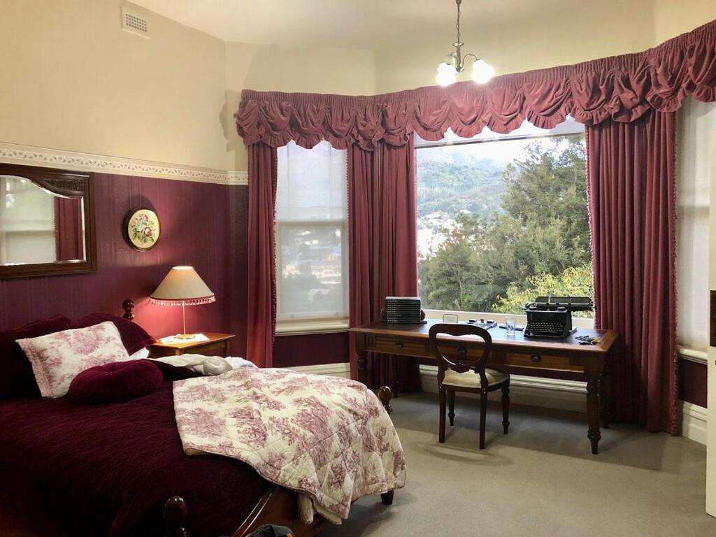 Penghana Bed & Breakfast 4*