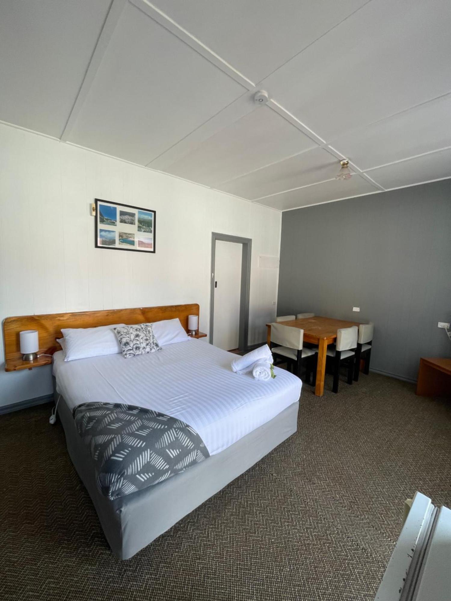 Mountain View Motel 3*