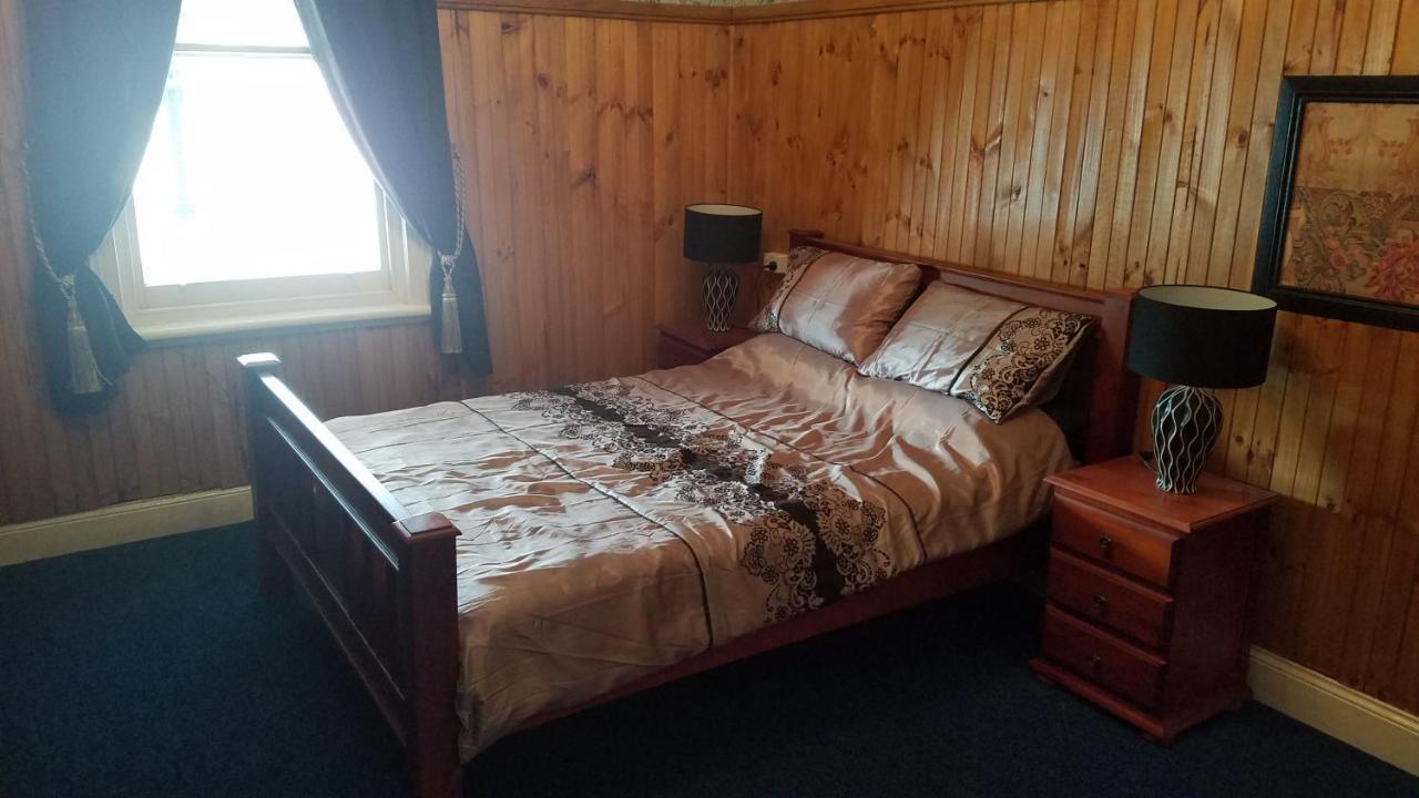 Bed & Breakfast Hunters *